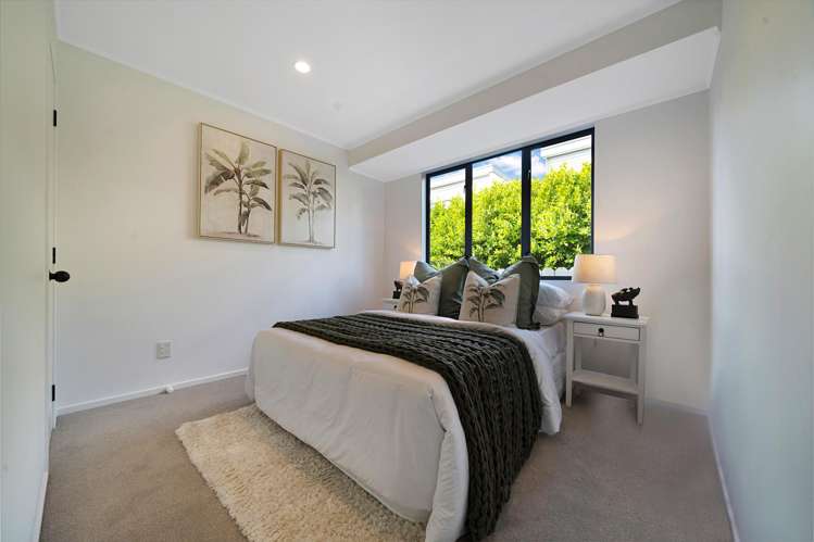 8 Coupland Court Glendene_13