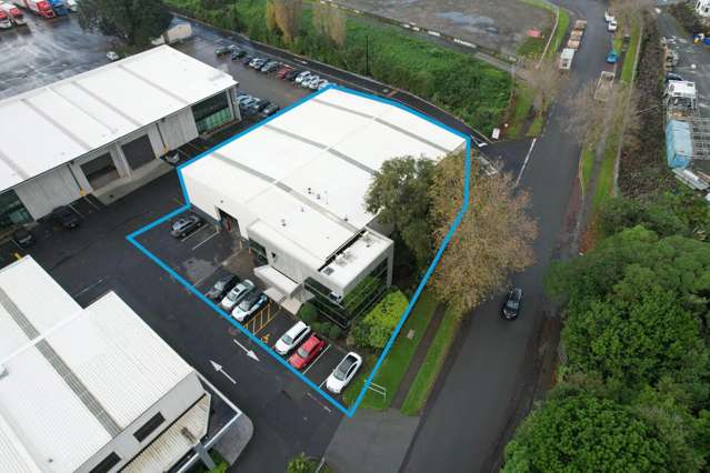 Drive-thru warehouse