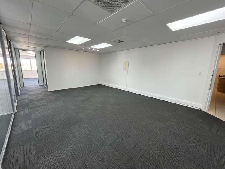19 Great South Road Epsom_5