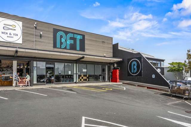 Prime North Shore Retail / Showroom Opportunity