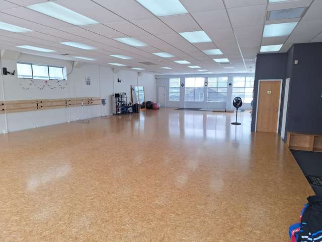 Central First-Floor Office Space - 230m2