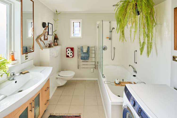 21 Campbell Terrace Petone_18