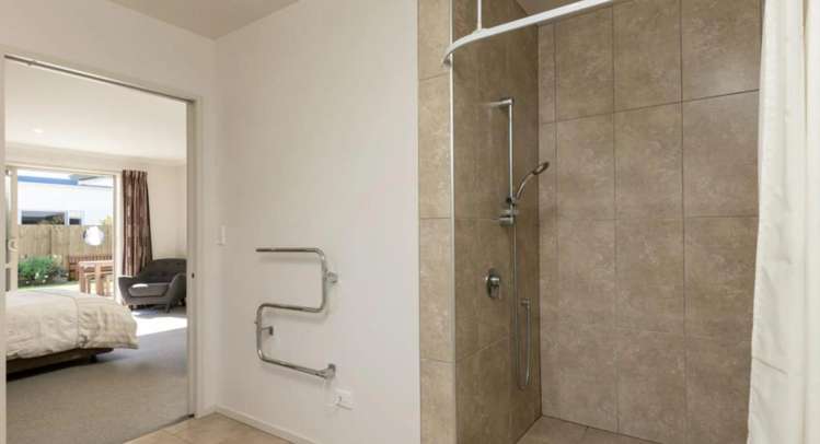 21 Hilton Place Burleigh_6