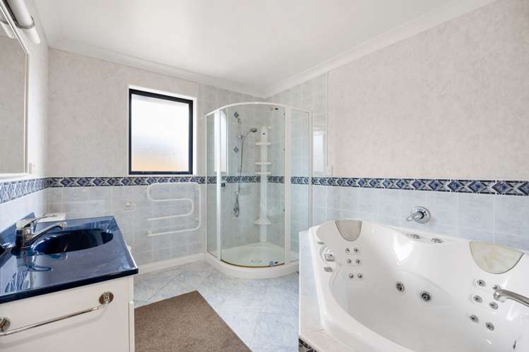 5 Newfield Drive Fairview Downs_11