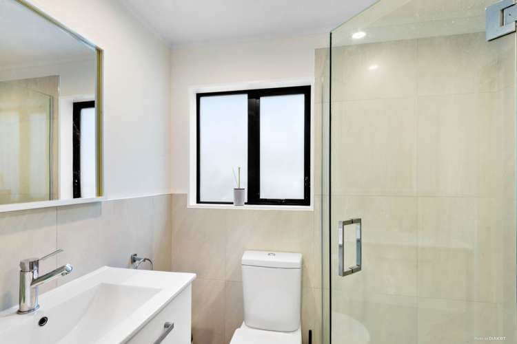 2/498 Beach Road Murrays Bay_13