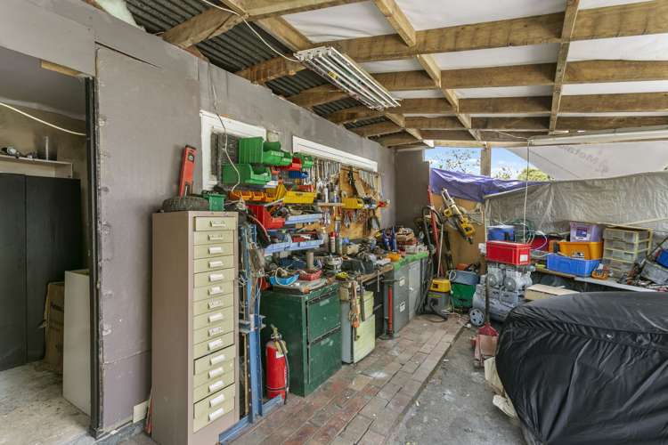 8 Alston Avenue Kelston_12