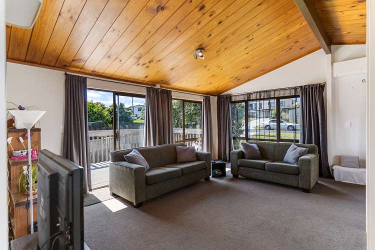 8 Karaka Road Beachlands_12