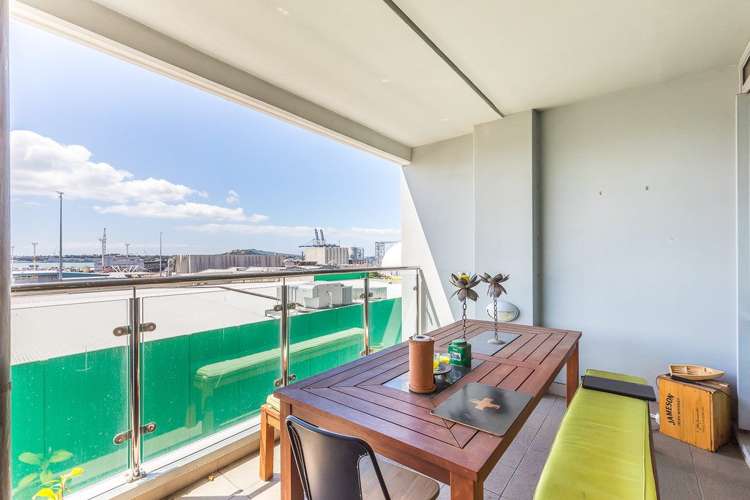 601/30 Beach Road Auckland Central_11