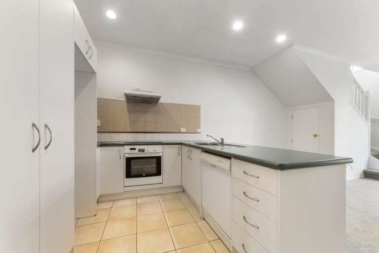 86/1 Ambrico Place New Lynn_5