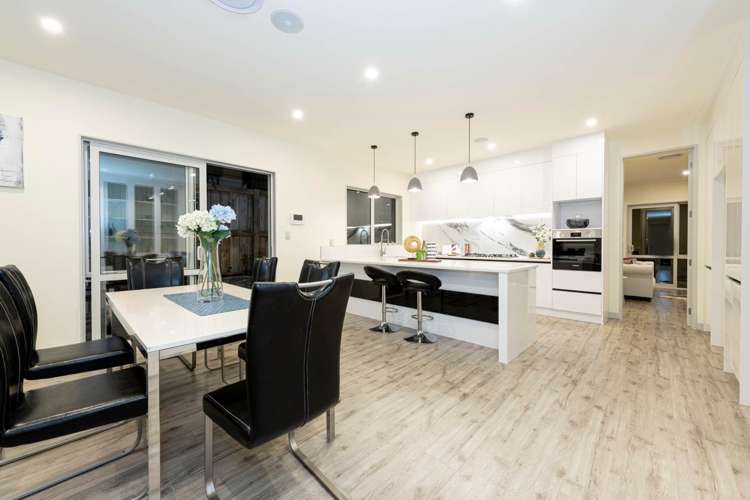 47 Donegal Park Drive Flat Bush_8