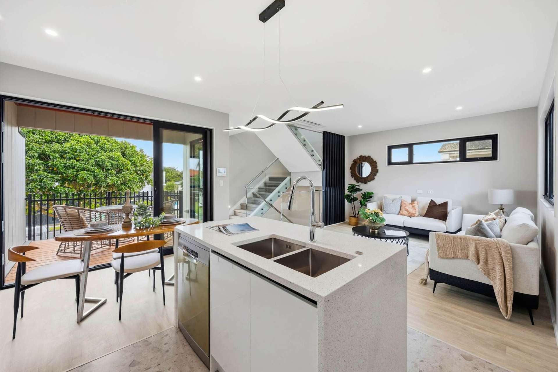 6 Beach Road Te Atatu Peninsula_0