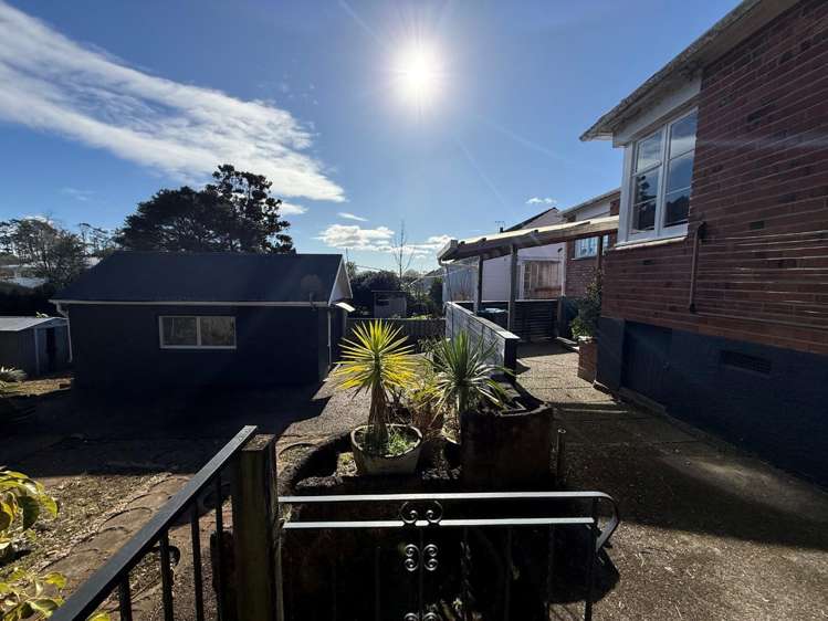 18 Renton Road Mount Albert_19