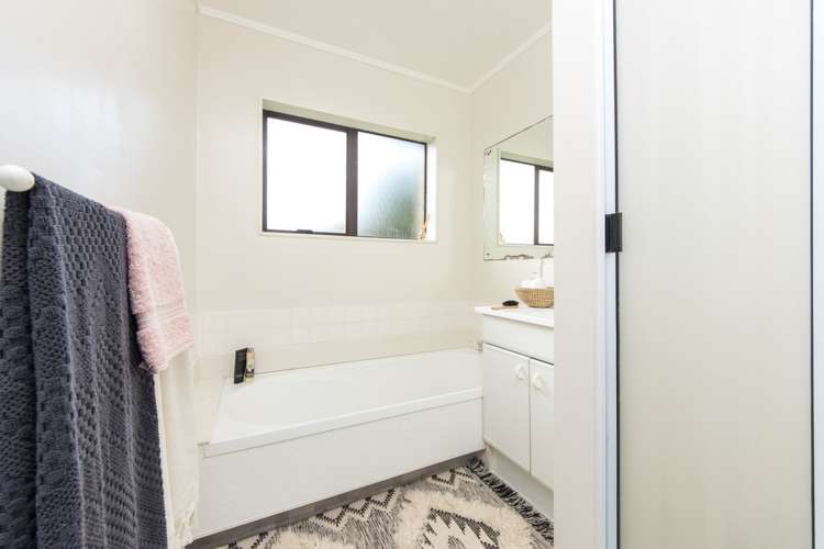 2/111 Sturges Road Henderson_14