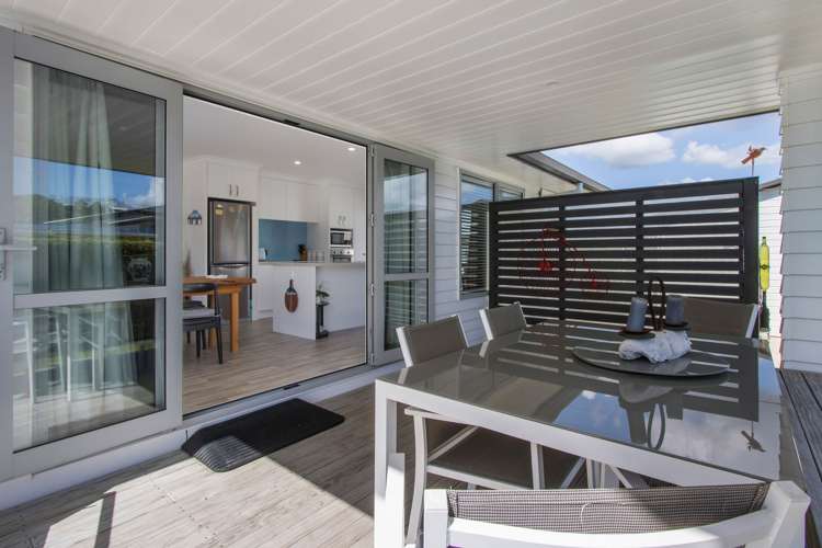6 Sandleigh Drive Athenree_9
