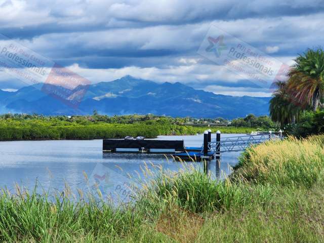 GORGEOUS RIVERFRONT LAND ON NAISOSO ISLAND (FIJI) WITH SPECTACULAR VIEWS!