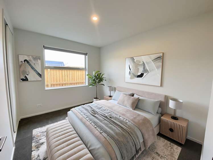 8 Accadia Drive 11103_10