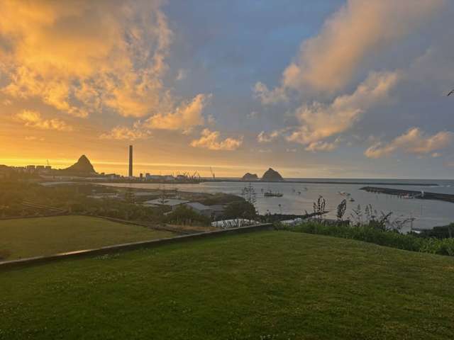 WATERFRONT - Exceptional Development Potential