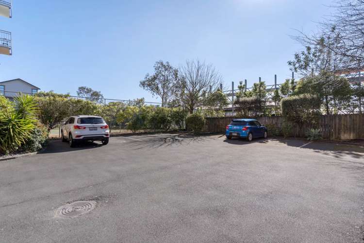 Ga/8 Crown Lynn Place New Lynn_11