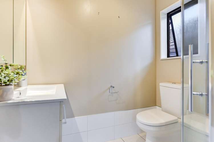 16 Glendale Drive Dinsdale_7