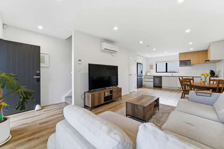 2/314 Royal Road Massey_1