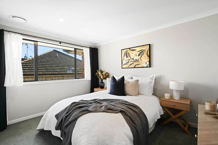 6 Compton Grove Huntington_24