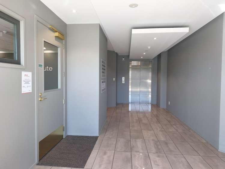 46 Taharoto Road Takapuna_15