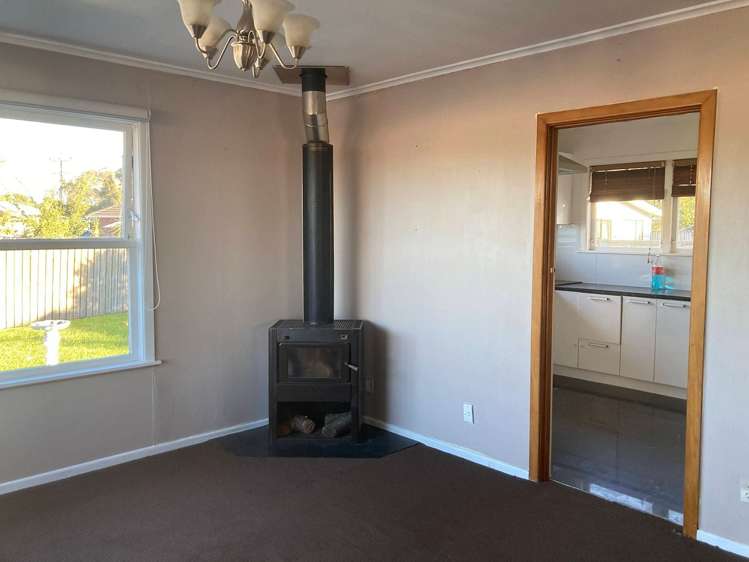 2/10 Ocean View Road Northcote_2