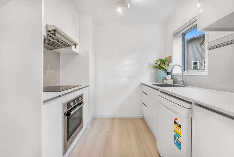 17/13 Kaihu Street Northcote_4