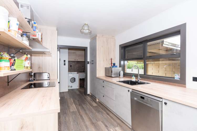 1 Southsea Crescent Silverdale_8