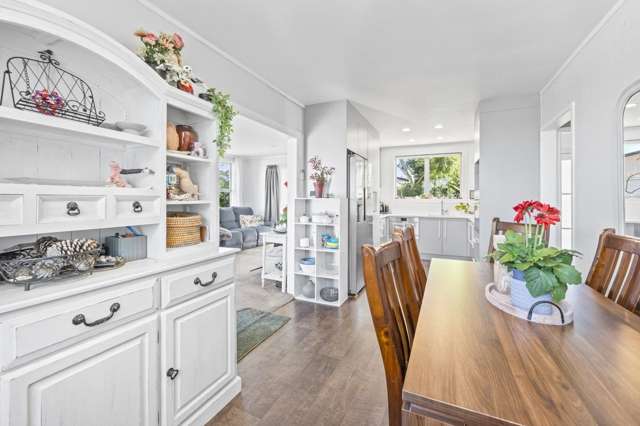 13 Helleur Road Massey_3