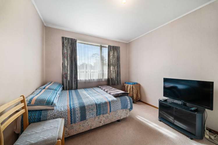 80 Riverpark Crescent Henderson_11