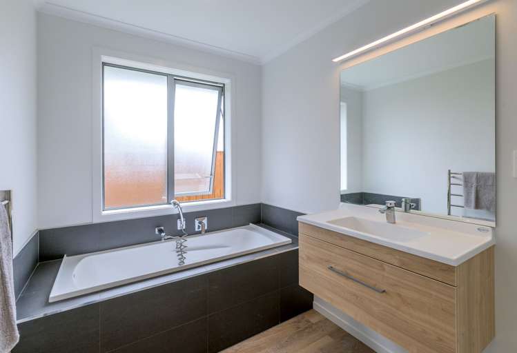 6 Saint Vincent Way Waikanae_12