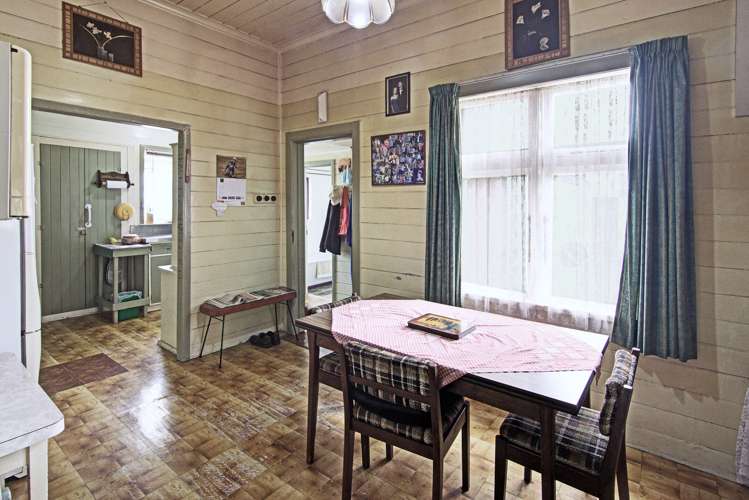 198 High Street South Carterton_6