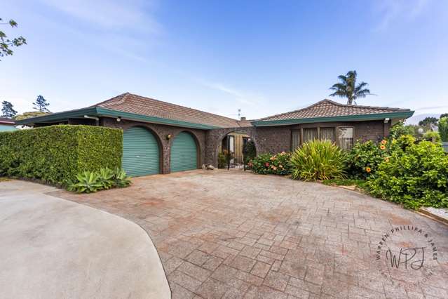 Spacious Family Home with Huge Potential !!!