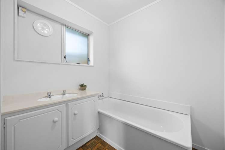 1&2/110 Celtic Crescent Ellerslie_22