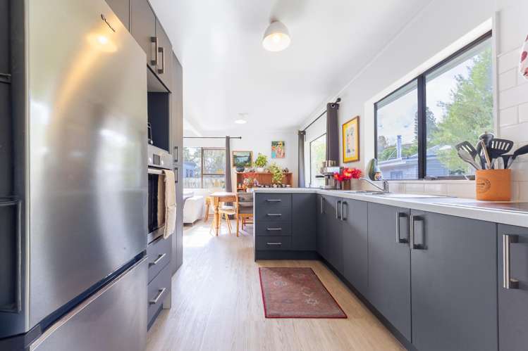 13 Forest Road Raumati South_12