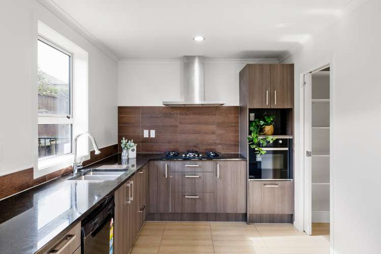 6 Cabourne Drive Glenview_5