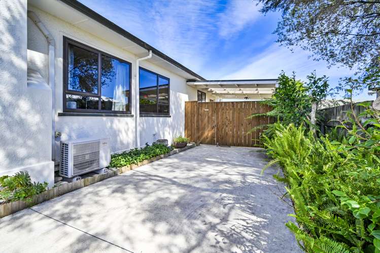 711 Maitland Crescent Mayfair_25