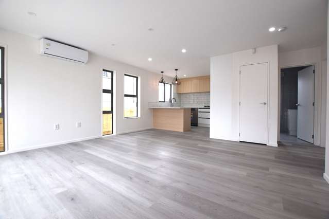 A/62 Royal Road Massey_4