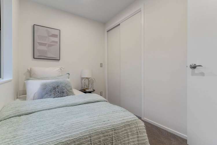 2/7 Louise Place Browns Bay_16