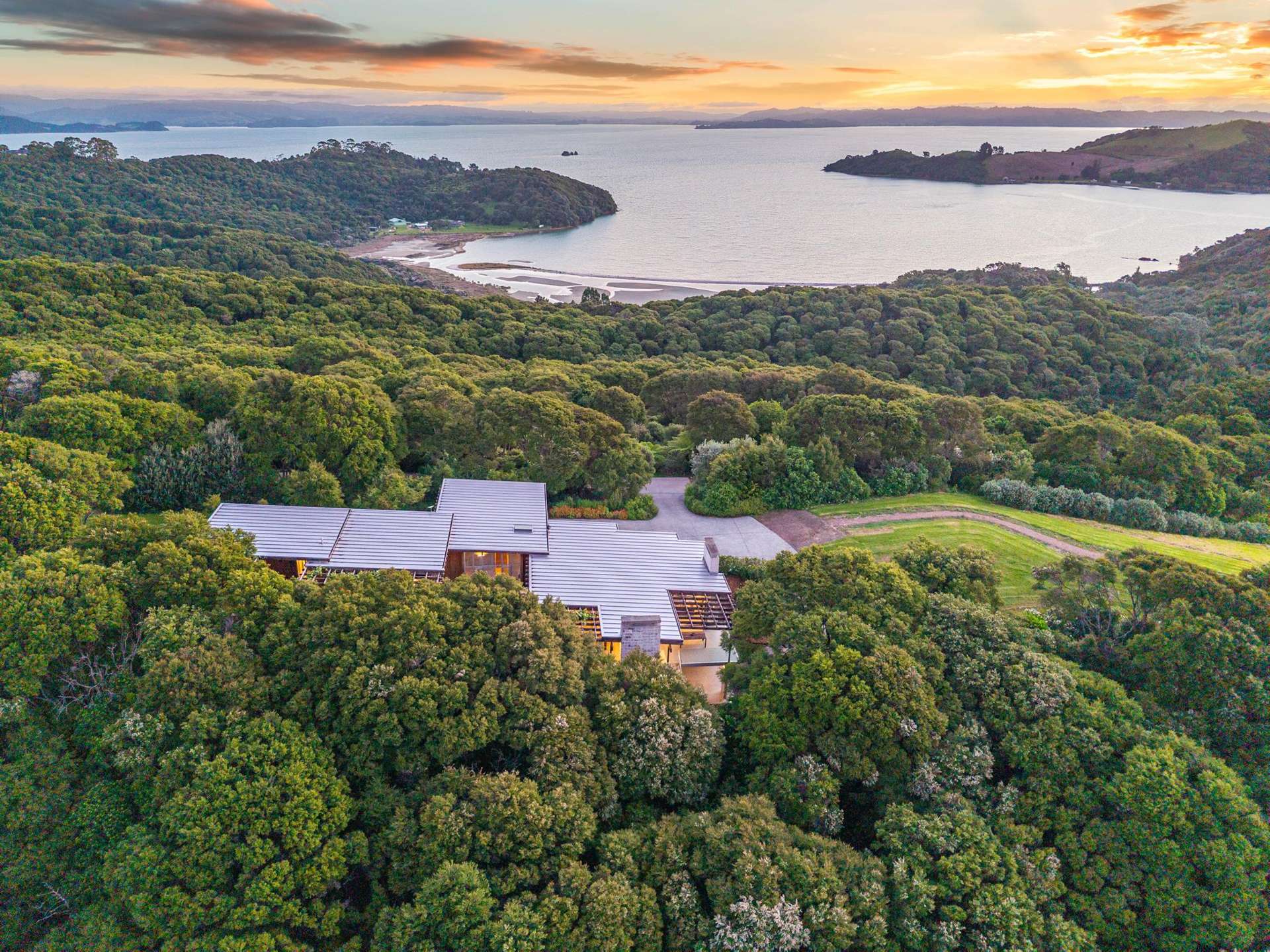 8 and 24 Te Matuku Point Lane Waiheke Island_0
