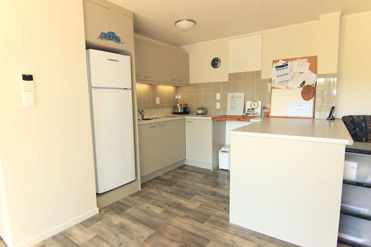 1 Logan Road Paeroa_14