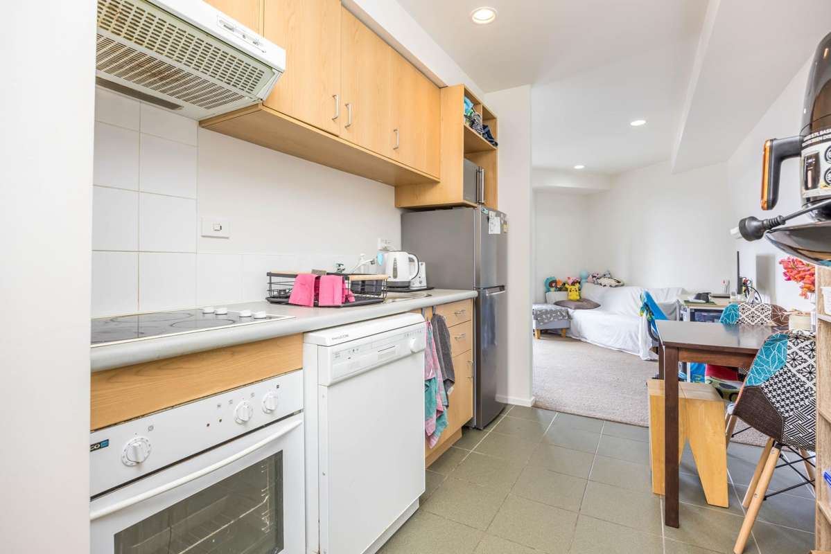 10F/2 Eden Crescent_2