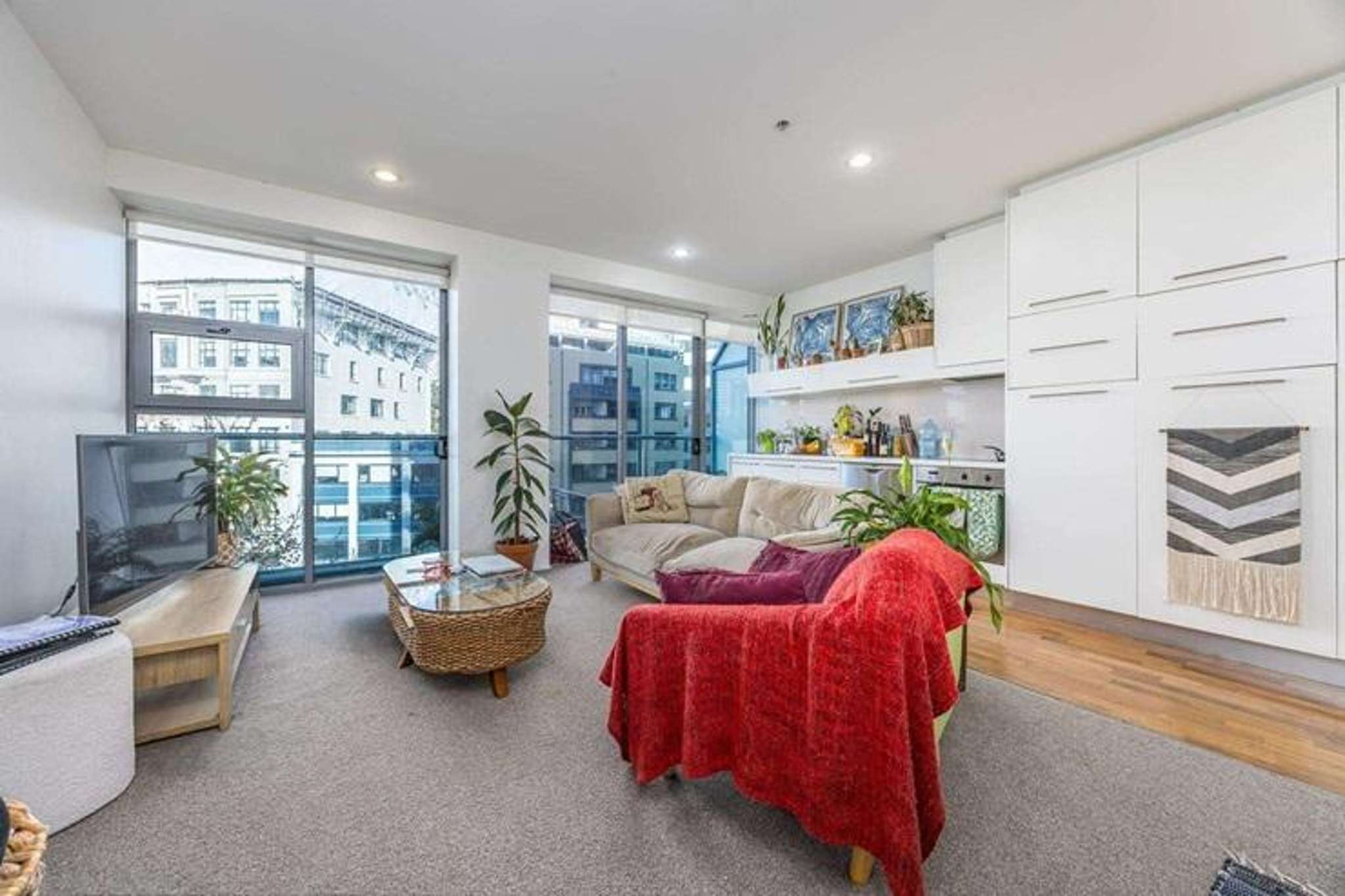 Auckland apartment sells for $34,700 as owners rush to offload their units