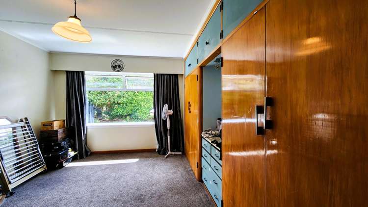 2041 Egmont Road Kaimiro_12