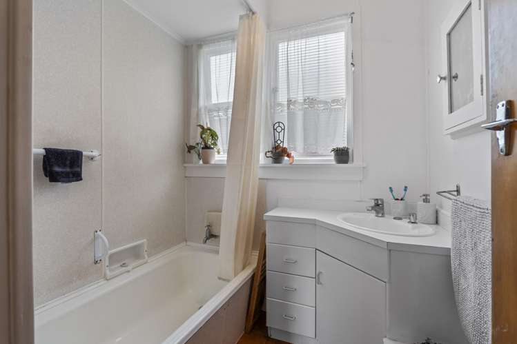 2/87 Brougham Street New Plymouth Central_13