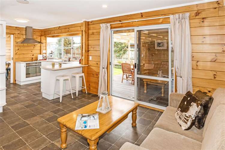 37 Muirfield Street Wattle Downs_10