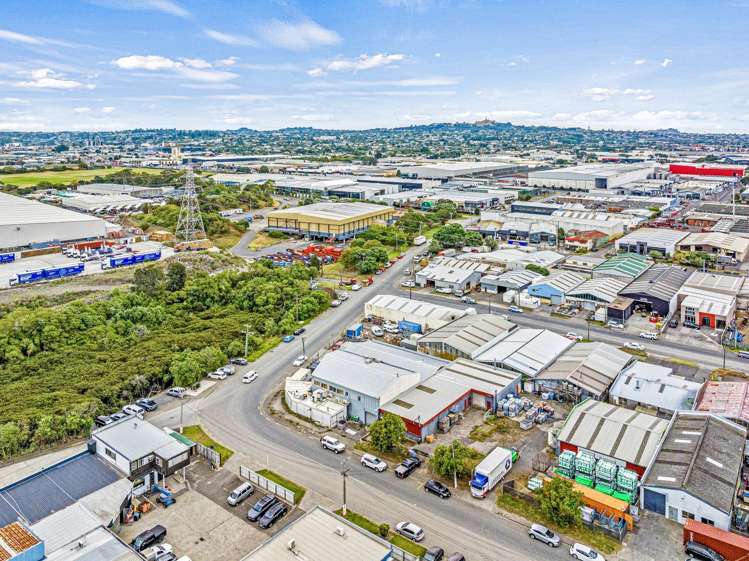 10-12 Miami Parade Onehunga_2