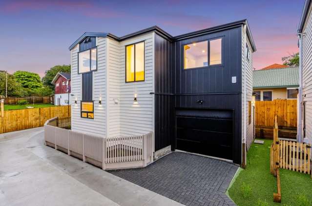 Modern Living at 32 Grande Vue Road, Hillpark