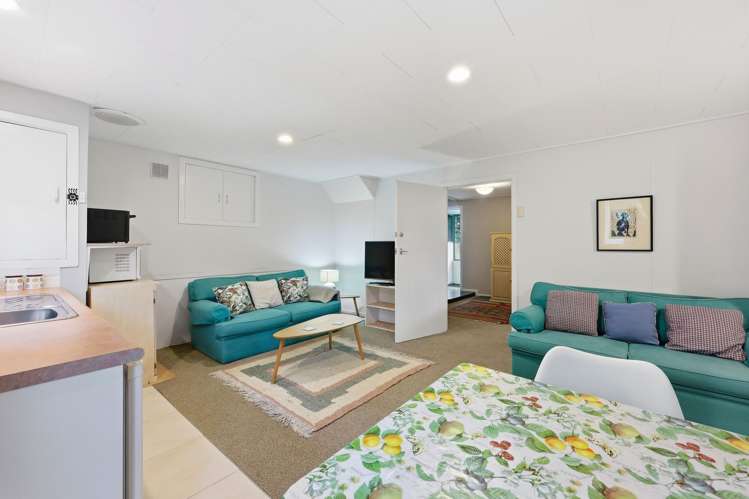 13 Colmar Road Mellons Bay_50